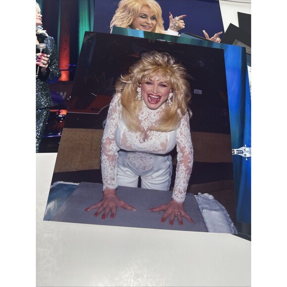 DOLLY PARTON PHOTO COLLECTION 8 x 10 LOT OF 22 Performance Press Candid etc - Picture 12 of 16
